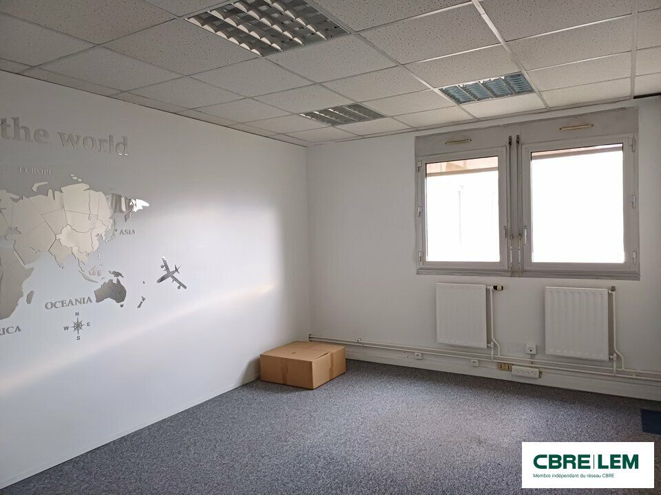 Location bureaux 222.8 m² non divisibles