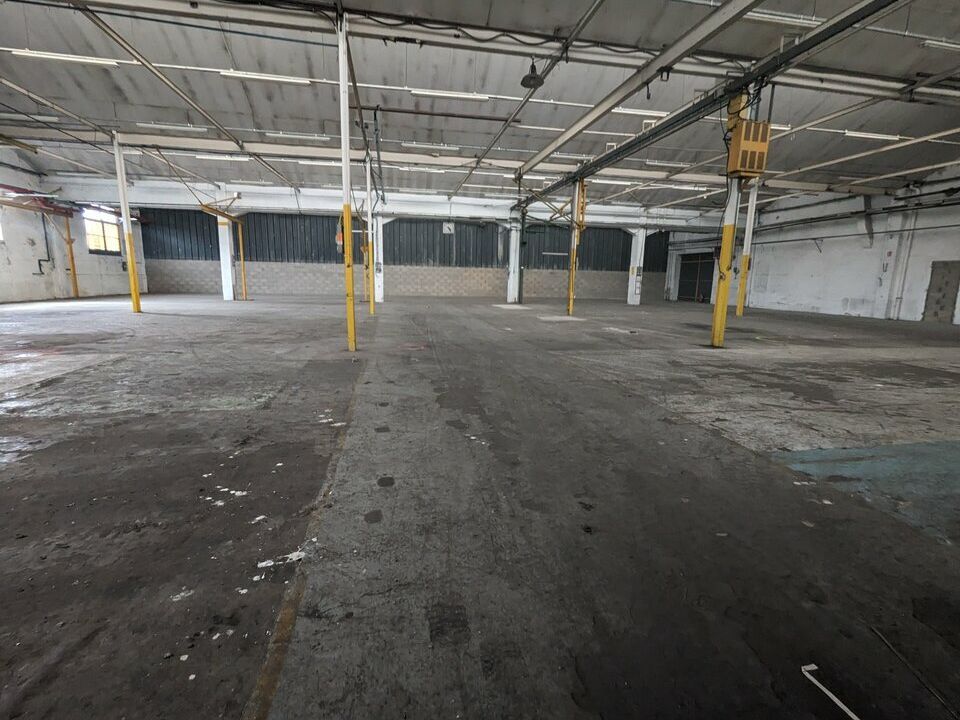 Location entrepot 8000 m² non divisibles
