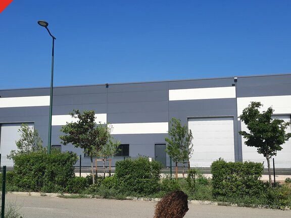 Vente local d''activites 202.31 m² non divisibles