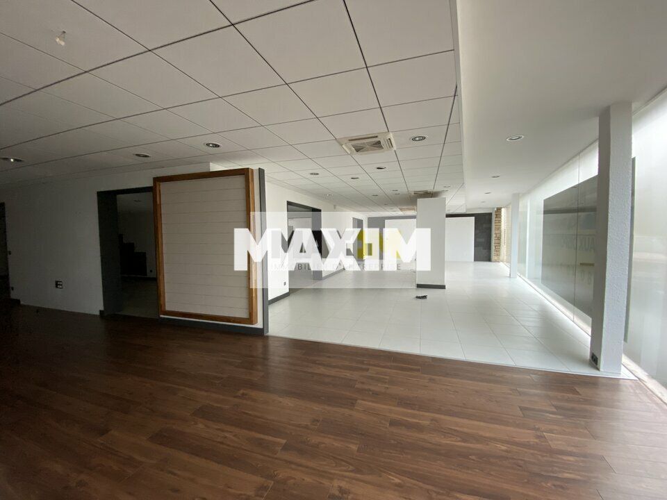 EXCLUSIVITE - Ancien commerce offrant de multiples possibilités