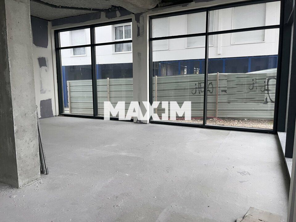 Deux cellules en pied d'immeuble dans l'Eco-quartier de l'Arsenal 