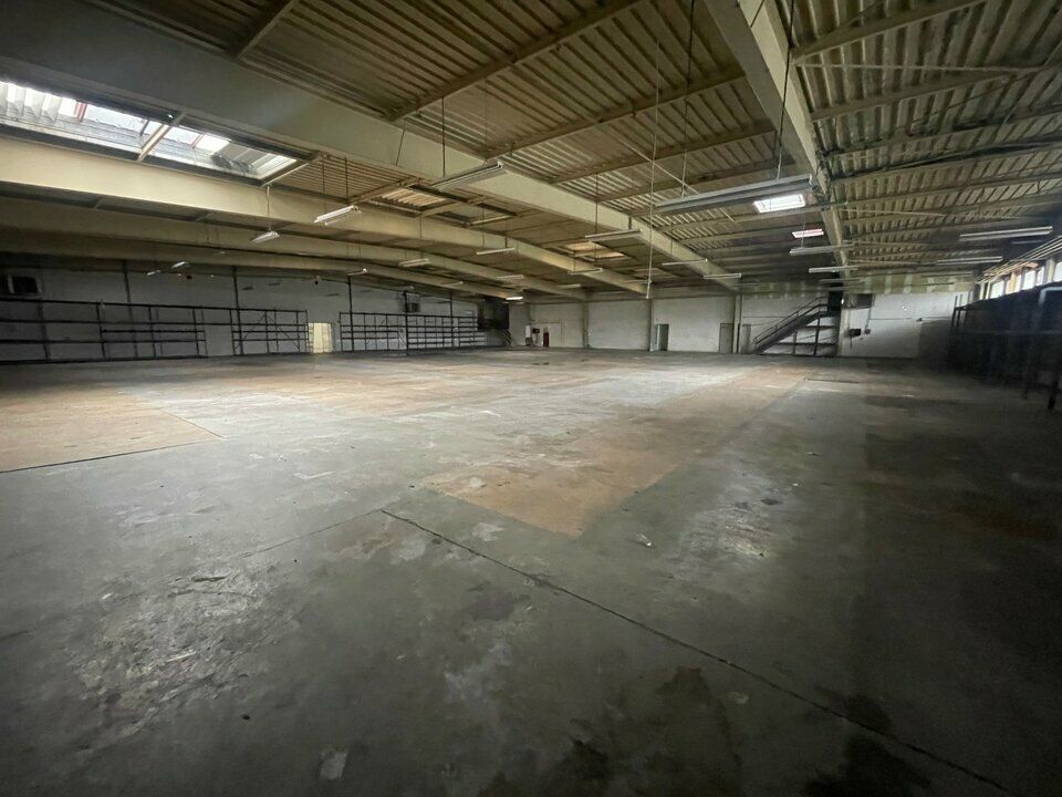 Location local d''activites 1722 m² non divisibles