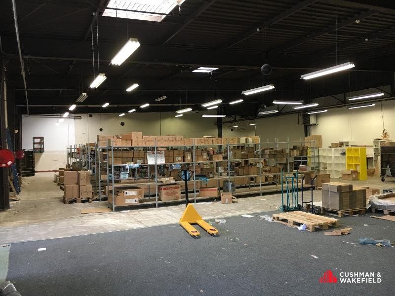 BORDEAUX NORD AU PIED DU TRAM - BATIMENT DE 1 722 m²