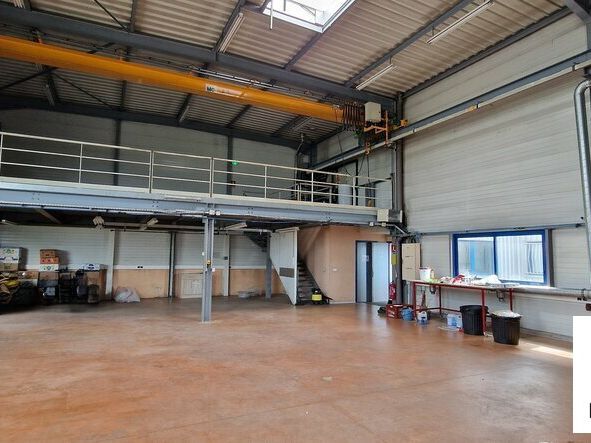 Location local d''activites 690 m² non divisibles