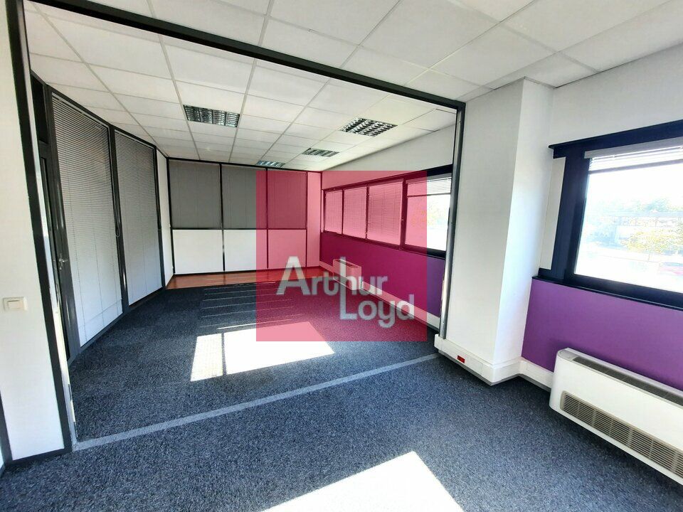 CLERMONT FERRAND A LOUER BUREAUX 220M² + PARKING