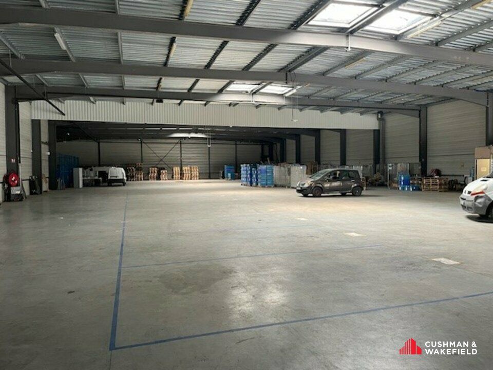 Location local d''activites 2000 m² non divisibles