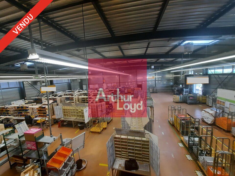 PONT DU CHATEAU A VENDRE LOCAL ACTIVITE 1048 M² - PARCELLE 3 955 M²