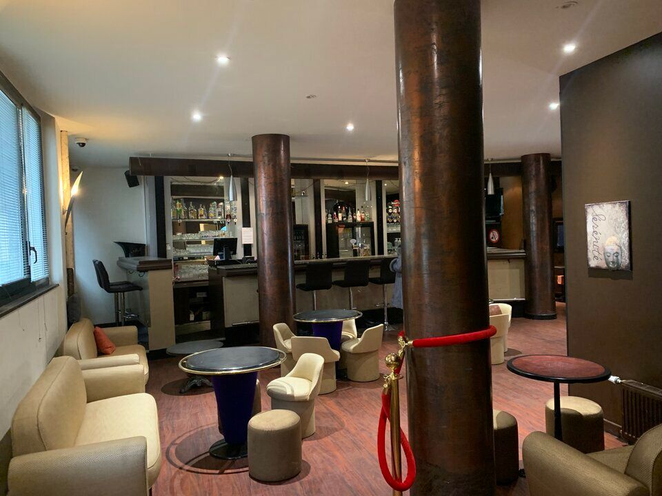 Vente local commercial 77 m² non divisibles