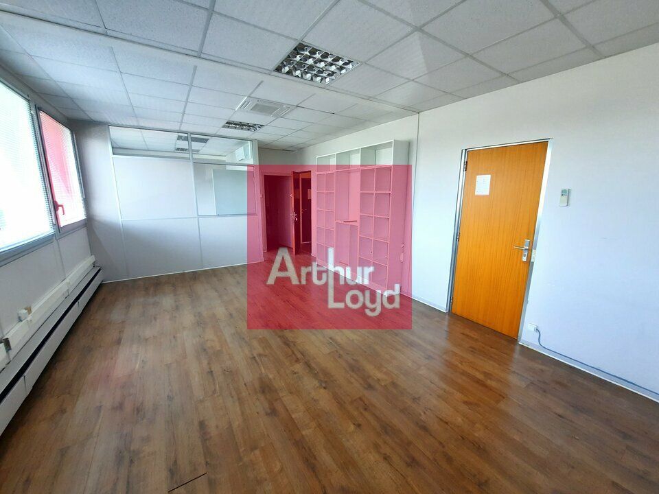 BUREAUX A LOUER COURNON D'AUVERGNE 74M²