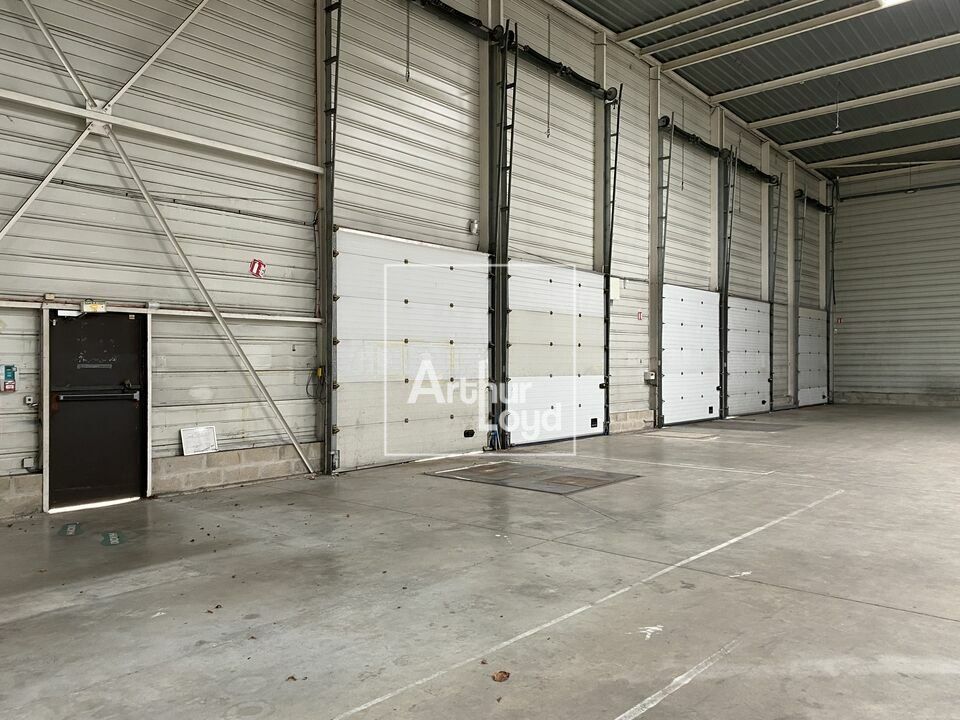 Location local d''activites 4475 m² non divisibles