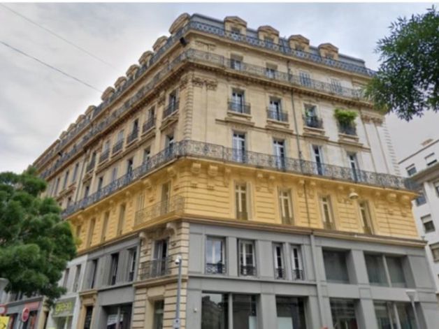 Location centre d'affaires 800 m² non divisibles