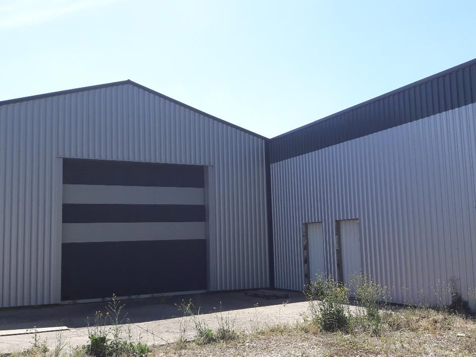 Local d'activités rénové situé proche de grands axes.