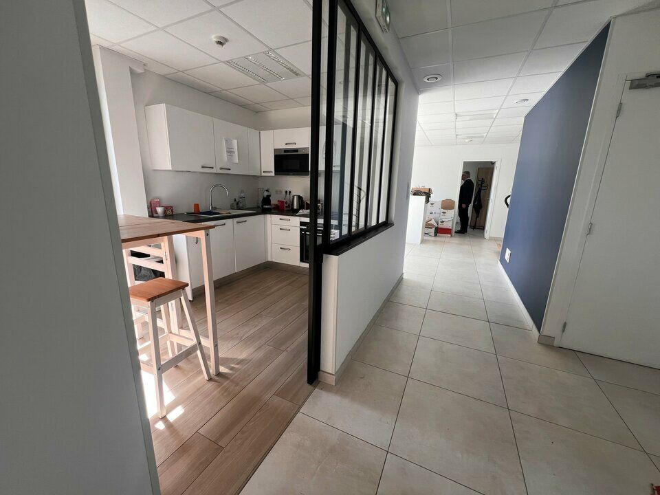 TOURS SUD - JOUE - LIODIERE - A LOUER BATIMENT MIXTE DE 348 M² - 2 869 M² DE TERRAIN