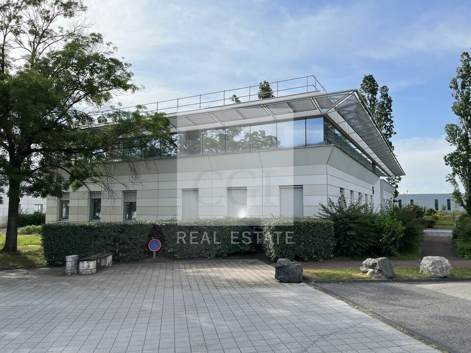 À Louer : Bureaux Fonctionnels à Bron - Immeuble Indépendant avec Open Space et Salle de Réunion