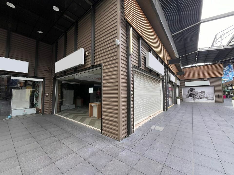 Location local commercial 1679 m² divisibles à partir de 53 m²