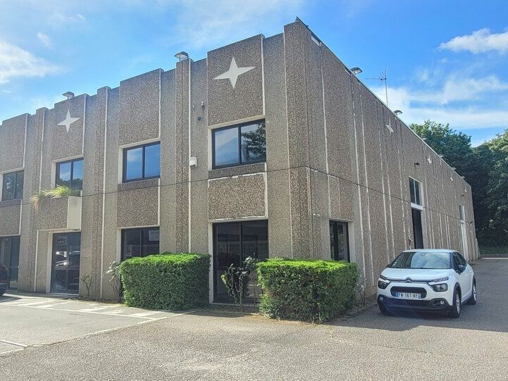 Location local d''activites 1069 m² non divisibles