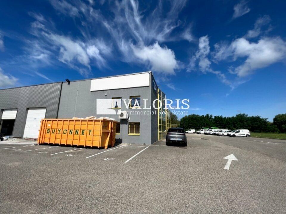 Location local d''activites 1109 m² divisibles à partir de 415 m²