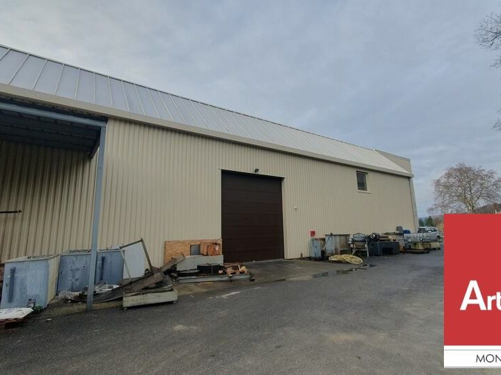 DROME PROVENCALE - A 30 KMS DE MONTELIMAR - A vendre un bâtiment industriel composé de deux bâtiments à usage d'entrepôts et bureaux.