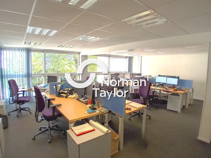 Location bureaux 967 m² non divisibles