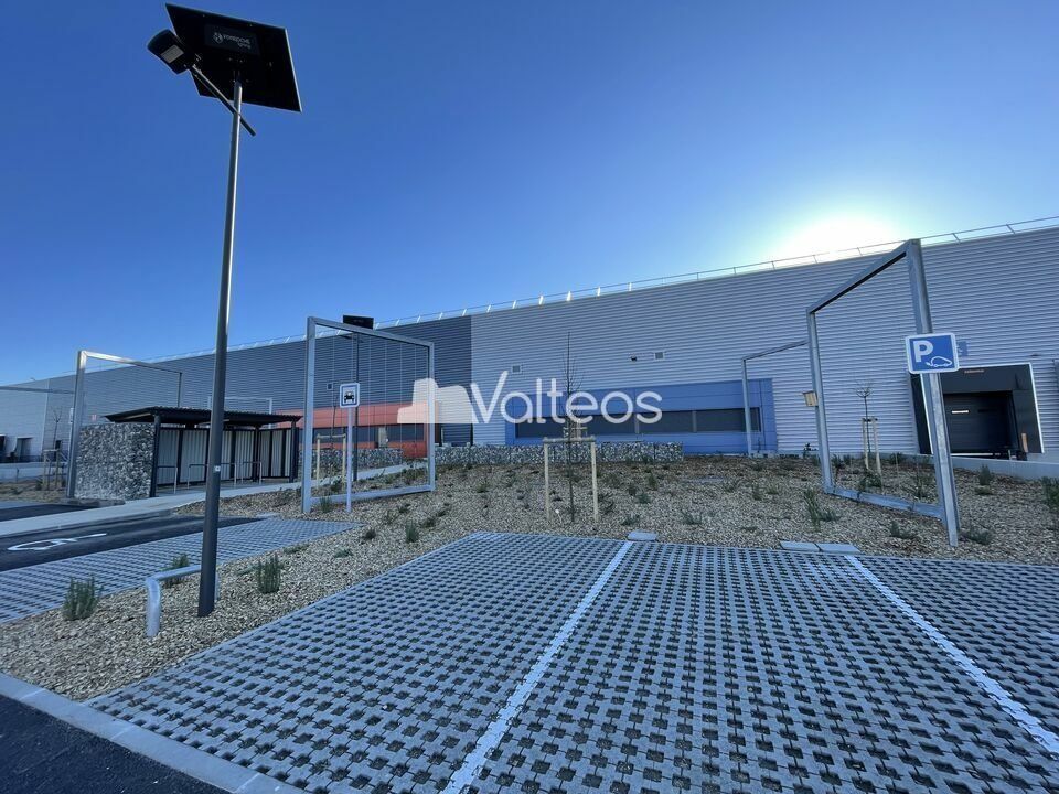 Location local d''activites 6714 m² divisibles à partir de 2238 m²