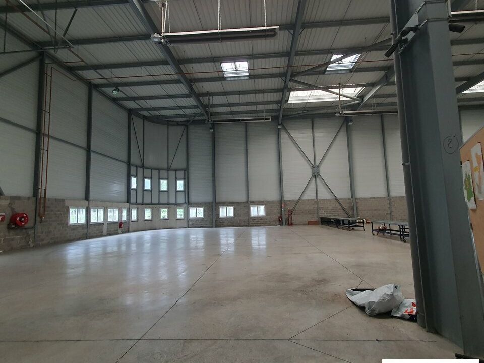 Location local d''activites 1760 m² non divisibles