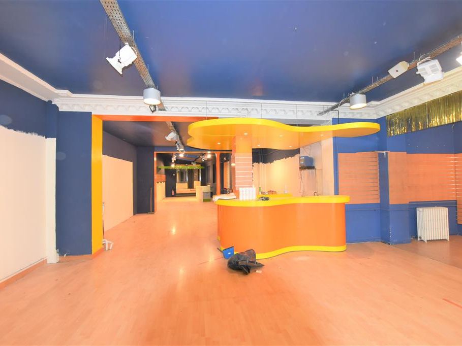 Location local commercial 335 m² non divisibles