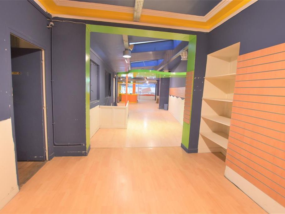 Location local commercial 335 m² non divisibles