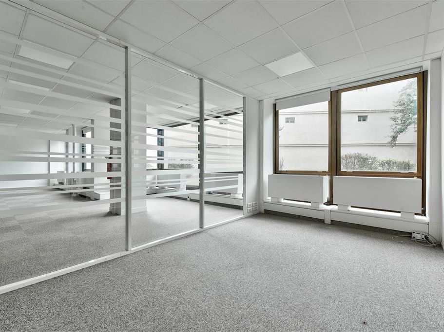 Location bureaux 370 m² non divisibles