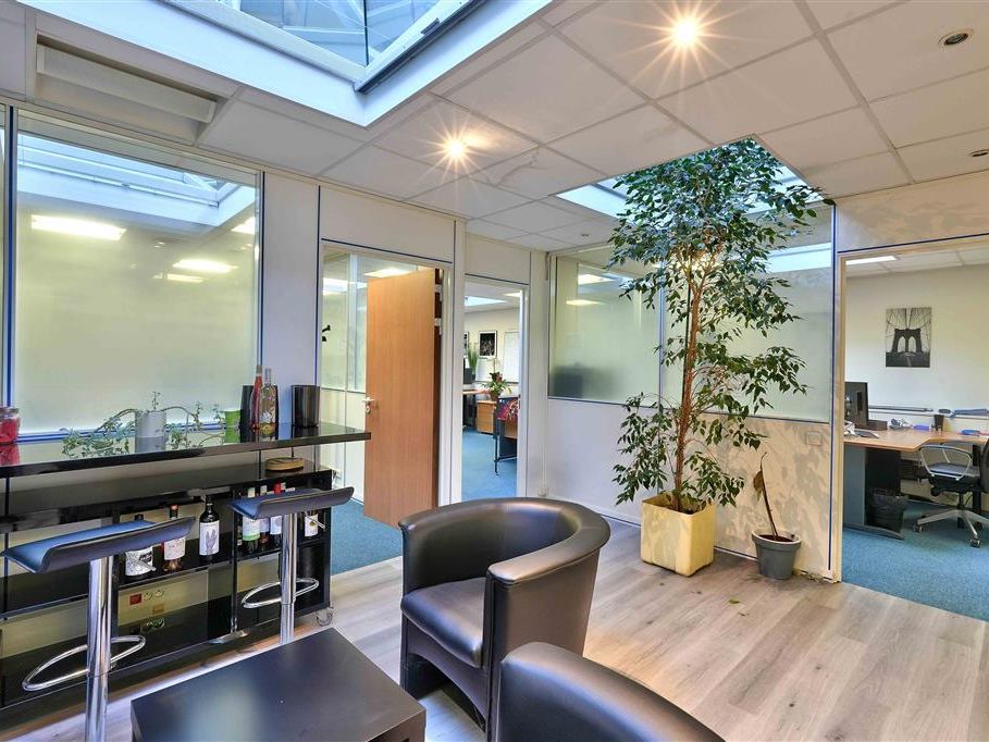 Location Bureaux 178 m² non divisibles