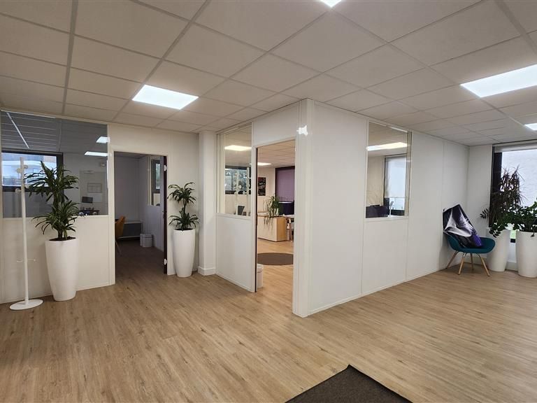 Location Bureaux 124 m² non divisibles