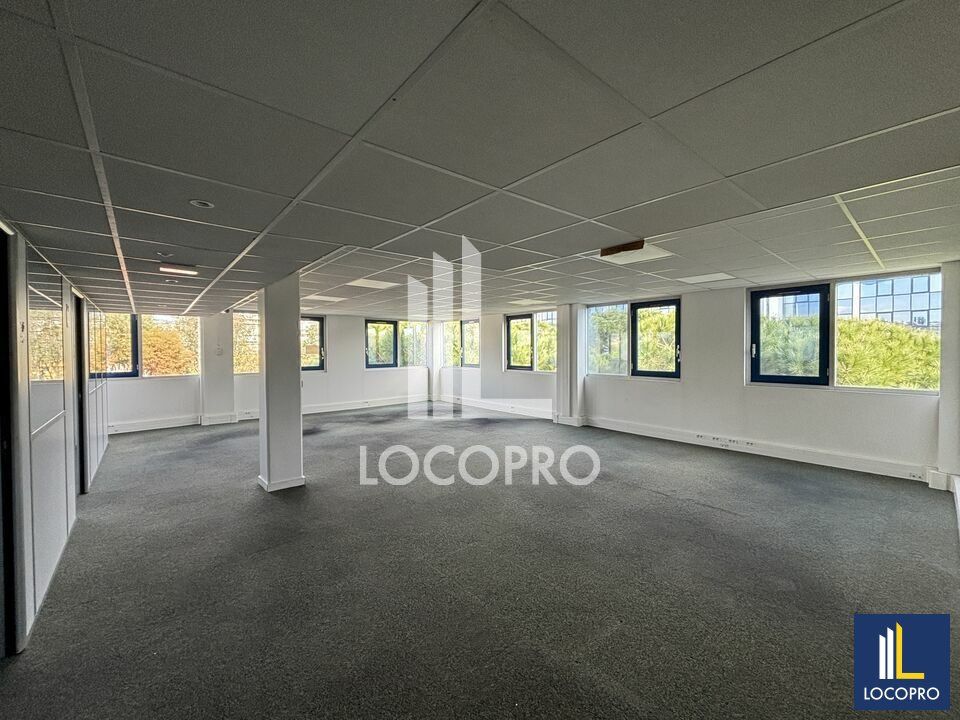 Location bureaux 414.17 m² divisibles à partir de 45.91 m²