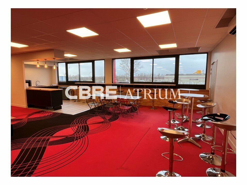 Vente centre d'affaires de 4 500 m² - 6 700 m² de terrain