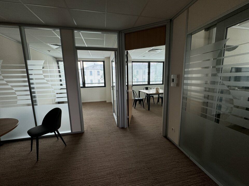 TOURS NORD L'AERONEF - D 910 ET ECHANGEUR A10 - A LOUER BUREAUX DE 145 M² - 1ER ETAGE