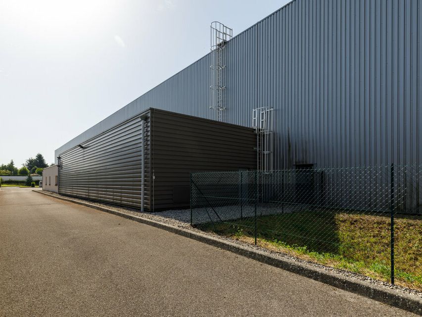 Bâtimentd'activitéset distribution de 9 623 m²