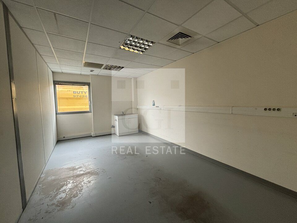 À LOUER – LOCAL D'ACTIVITÉS DE 496 m² AVEC BUREAUX – SAINT-PRIEST / PARILLY