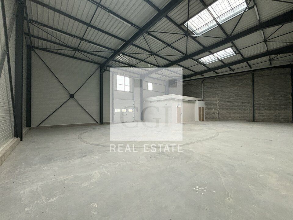 À LOUER / À VENDRE – LOCAL D'ACTIVITÉS DE 677 m² – ST-QUENTIN-FALLAVIER / AXE A43