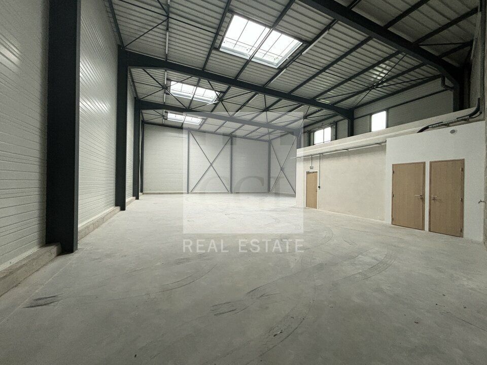 À VENDRE / À LOUER  – LOCAL D'ACTIVITÉS DE 677 m² – ST-QUENTIN-FALLAVIER / AXE A43