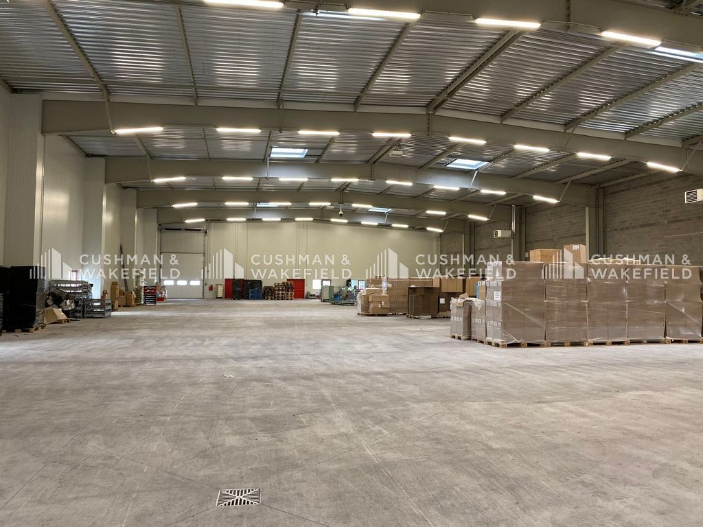 Location entrepôt 2300 m² divisibles à partir de 0 m²