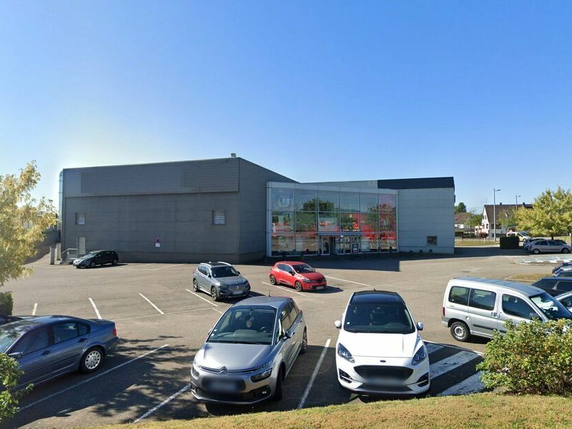 Location local commercial 3721.24 m² non divisibles