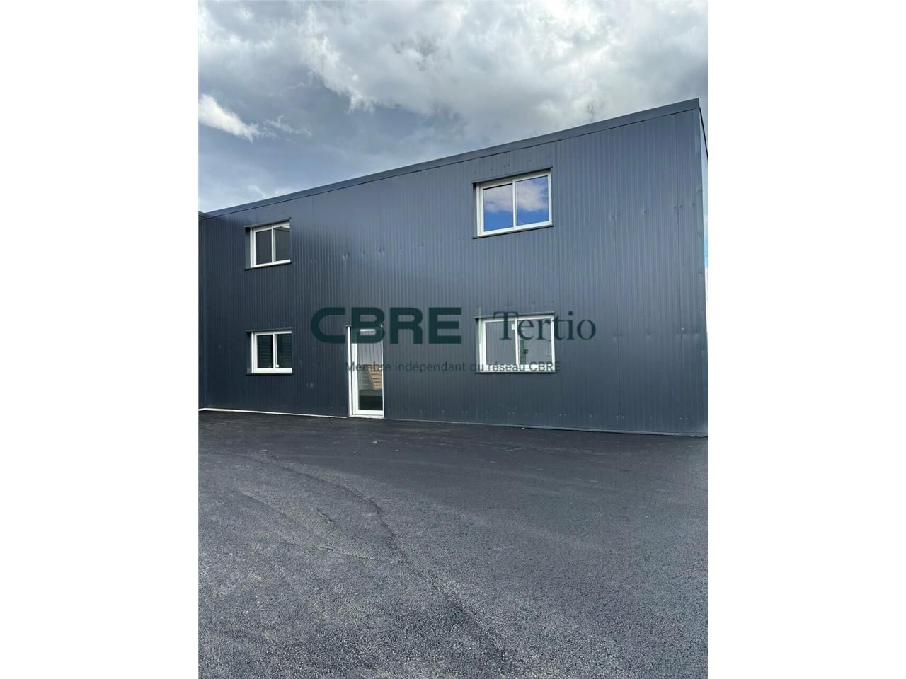 Location local d''activites 375 m² non divisibles