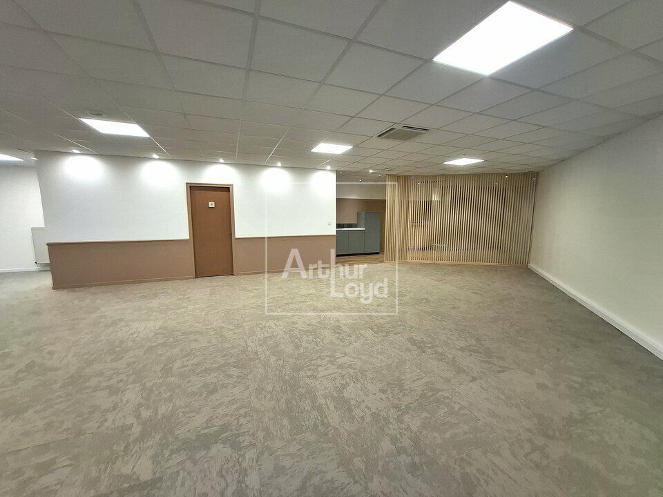 Bureaux entièrement rénovés et proches toutes commodités à louer