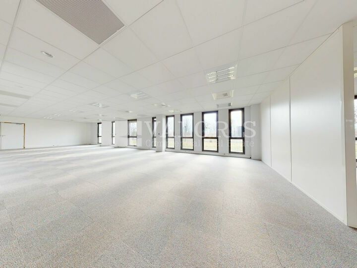 1348 m² pour ce bureaux en vente à Saint priest