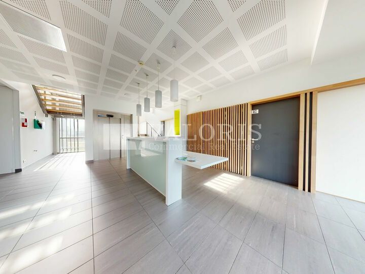 1653 m² pour ce bureaux en vente à Saint priest