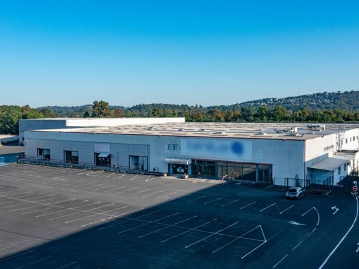 Location local d''activites 13715 m² non divisibles
