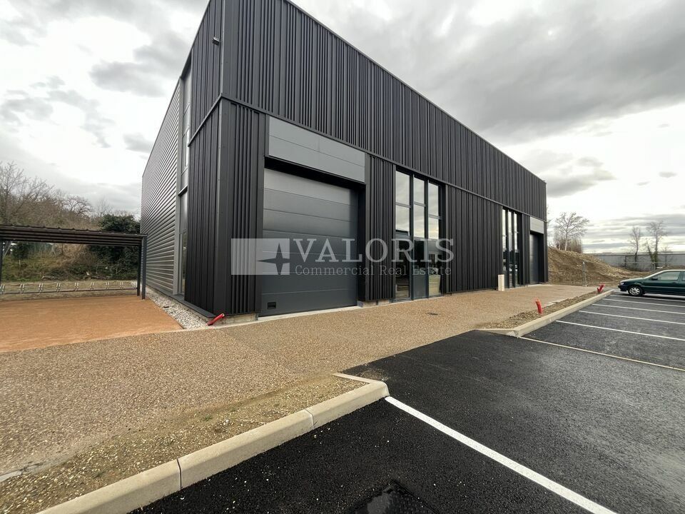 Location local d''activites 760 m² divisibles à partir de 303 m²