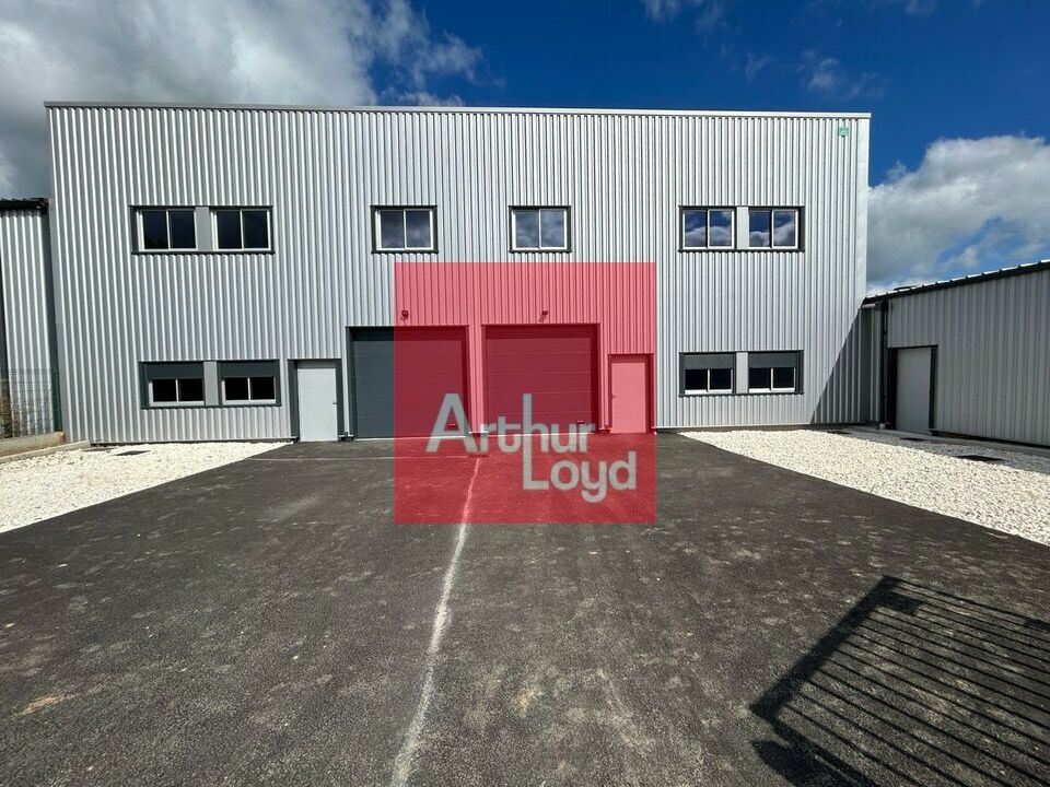 Location local d''activites 295 m² non divisibles