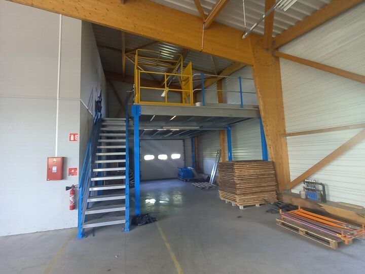 Location activité/entrepôt - 764 m²