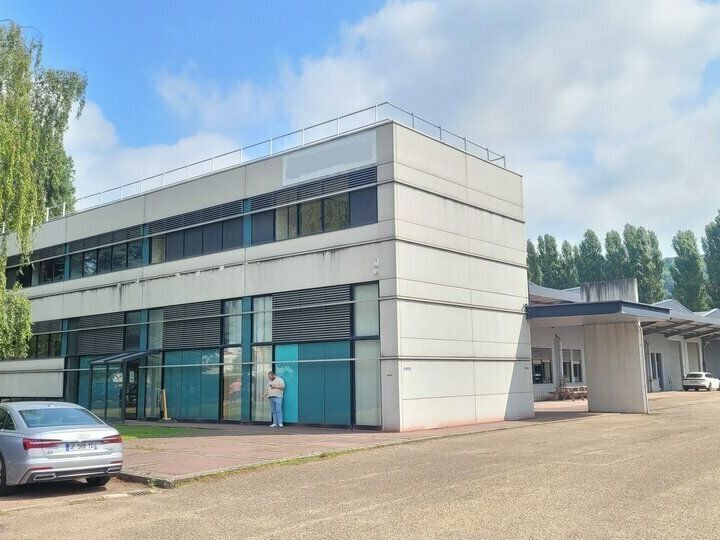 Location local d''activites 4200 m² non divisibles