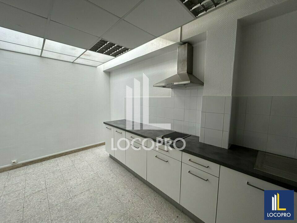 A VENDRE - BUREAUX DE 284 M2 EN R+1 - LE CANNET