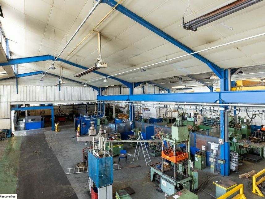 Vente entrepot 5052 m² divisibles à partir de 922 m²